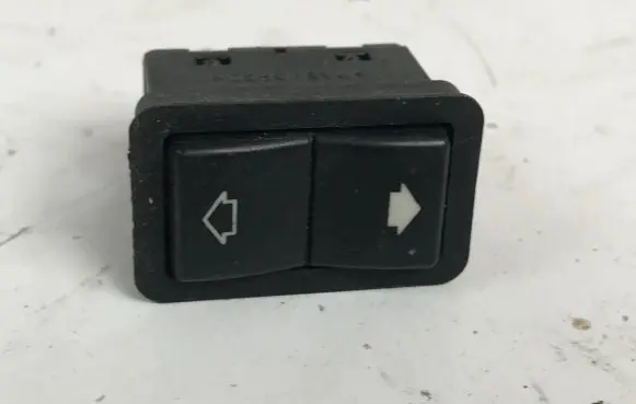 BMW 5 E39 Electric window control switch 8368974