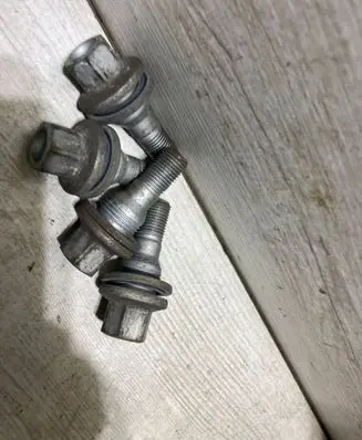 Opel Crossland X Nuts/bolts 