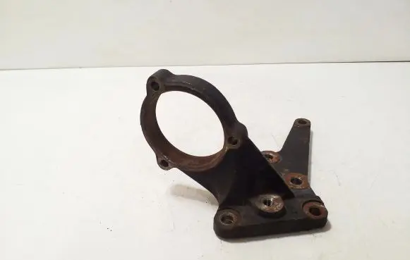 Nissan X-Trail T30 Driveshaft support bearing bracket 
