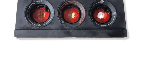 Dashboard glove box trim