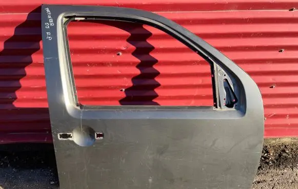 Nissan Pathfinder R51 Front door