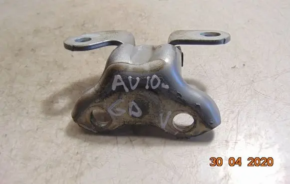 Toyota Avensis T270 Rear door upper hinge