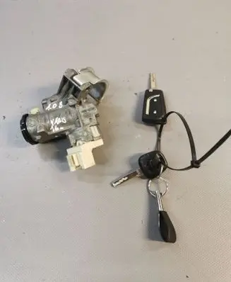 Toyota Yaris Ignition lock 450200D04