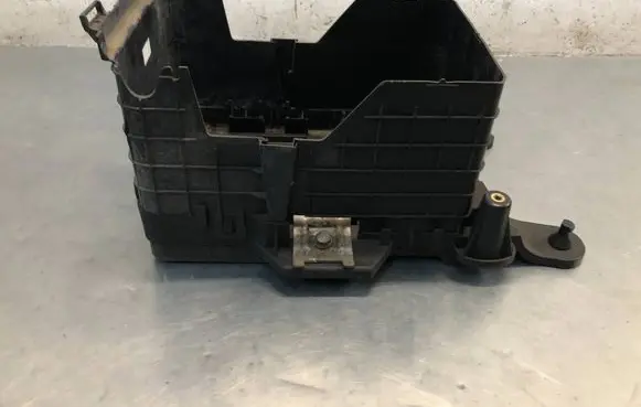 Audi Q3 8U Battery tray 1K0915333 1K0915325B