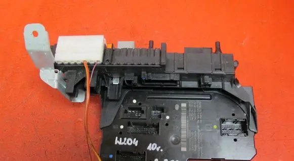 Mercedes-Benz C W204 SAM control unit 2049060805