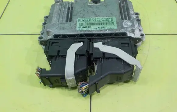Ford Focus Engine control unit/module CV6112A650AME