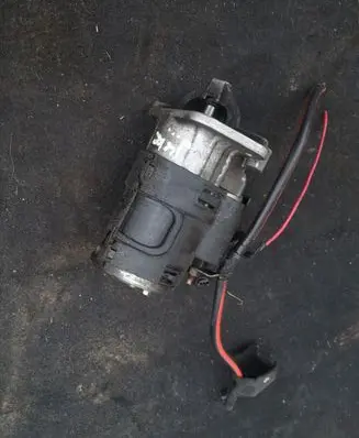 Nissan Juke I F15 Starter motor