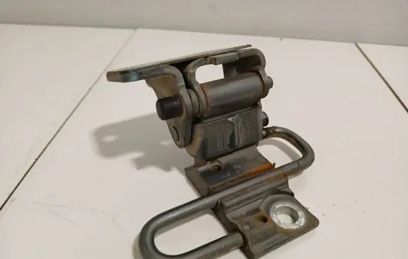 Audi A3 S3 8P Front door lower hinge 8E0831411E
