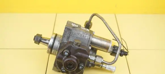 Opel Meriva B Fuel injection high pressure pump 55570040 B16DTH