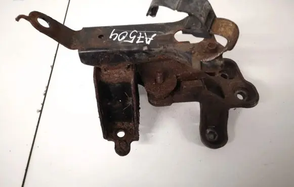 Toyota Aygo AB10 Engine mount bracket