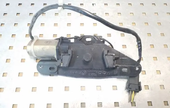 BMW 5 E39 Tailgate/trunk/boot lock/catch/latch 67148362371