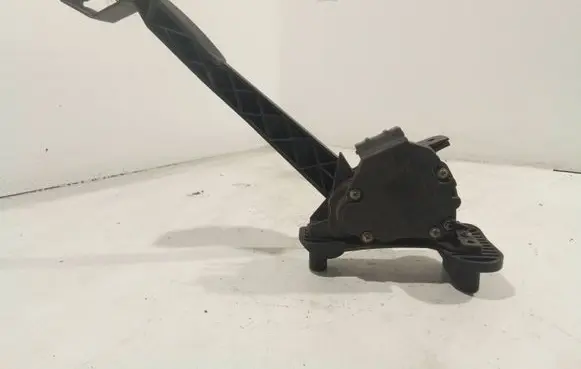 Volvo V70 Accelerator throttle pedal 00776909