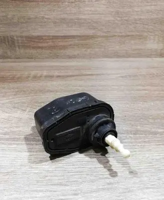 Volkswagen Golf III Headlight level adjustment motor 1H0941295 00437547