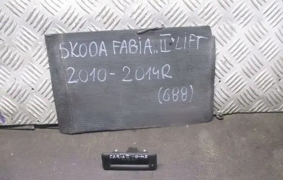 Skoda Fabia Mk2 (5J) Tailgate opening switch 