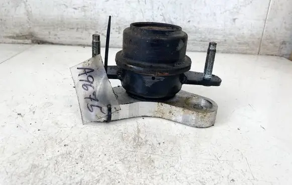 Infiniti QX50 (J50) Engine mount bracket