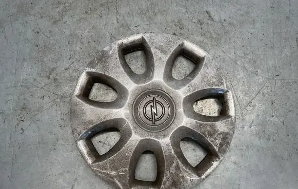 Opel Corsa D R15 wheel hub/cap/trim 13265184 13265185 GMT2491