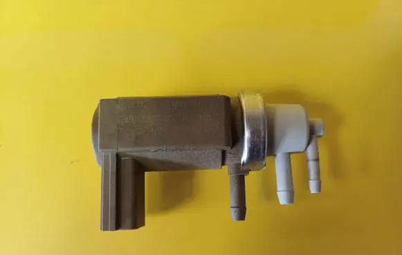 Audi A6 S6 C5 4B Turbo solenoid valve 059906627C