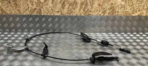 Toyota RAV 4 (XA40) Gear shift cable linkage