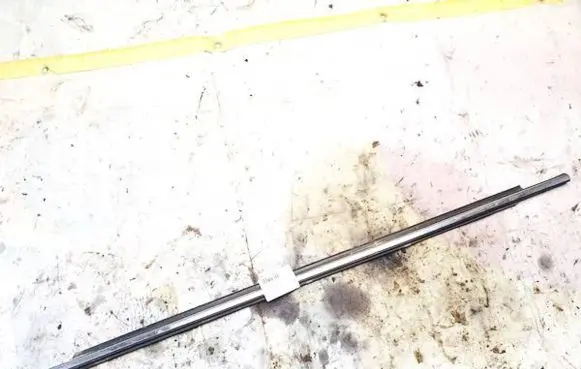 Toyota Avensis T250 Front door glass trim molding 