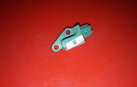 Volkswagen PASSAT B6 Airbag deployment crash/impact sensor 331324 1070103