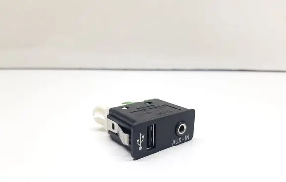 BMW X1 E84 USB socket connector 9241331 84109241331