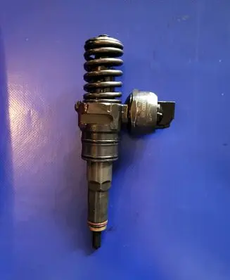 Volkswagen PASSAT B5.5 Fuel injector 038130073AJ