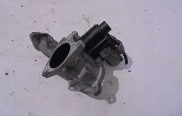 Volkswagen Caddy EGR valve 03G131501N