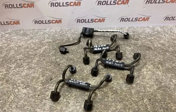 Fuel injector supply line/pipe