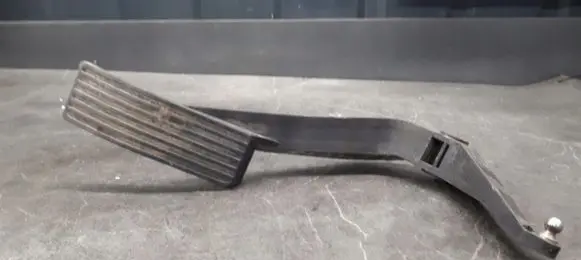Mercedes-Benz A W168 Accelerator throttle pedal 1683000425