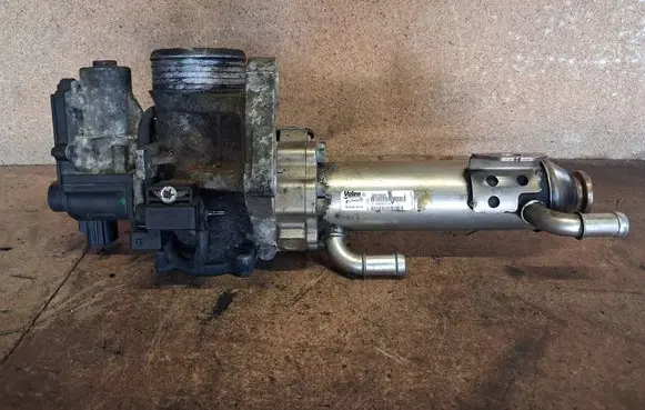 Volvo V70 EGR valve cooler 880765R 50086403