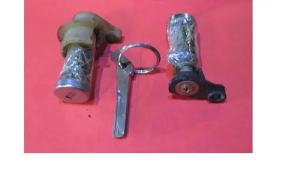 Volvo S40, V40 Front door lock (next to the handle) V40S40PKPD