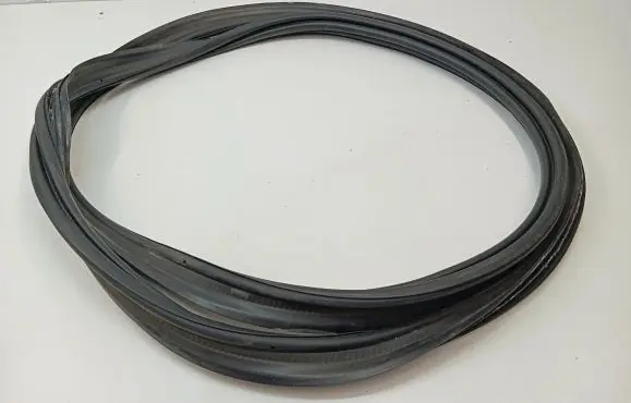 Volvo XC60 Loading door rubber seal (on body) 