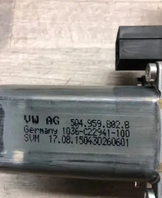 Volkswagen PASSAT B8 Front door window regulator motor 5Q4959802B 1036C22941100 150430260601