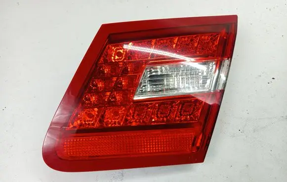 Tailgate rear/tail lights