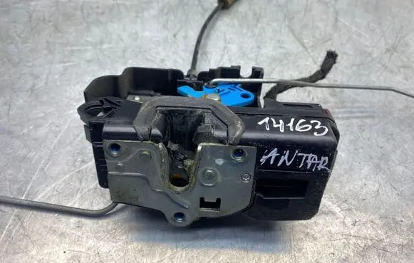 Opel Antara Front door lock 613556841