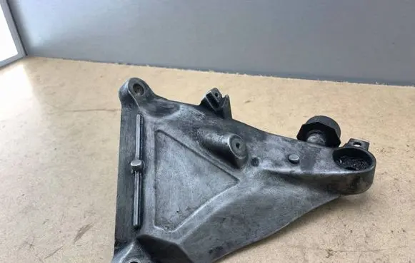 BMW 3 E90 E91 Engine mounting bracket 2116770041 6770041 22116774299