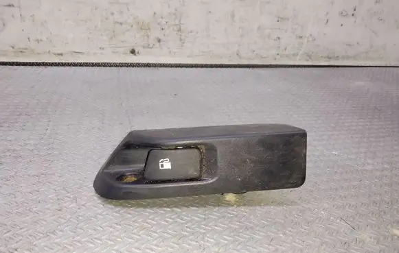 Toyota Yaris Fuel tank opening switch 