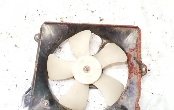 Toyota Avensis T220 Radiator cooling fan shroud