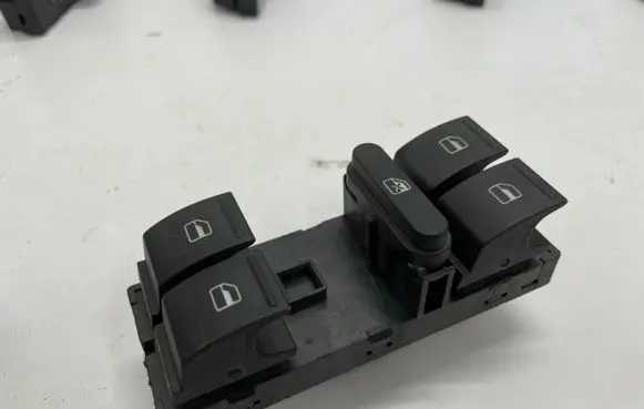 Volkswagen PASSAT B7 Electric window control switch 1Z0959858B