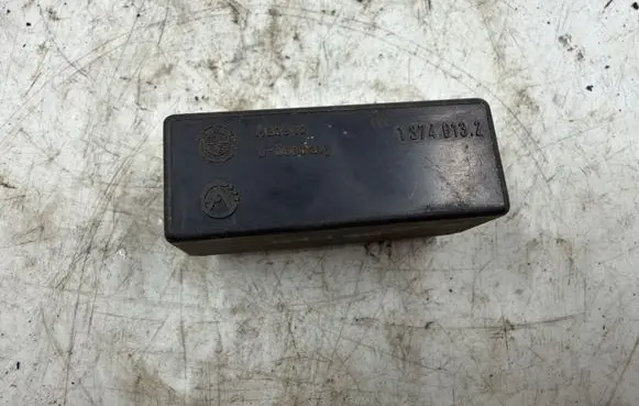 BMW 3 E30 Other relay 13746132