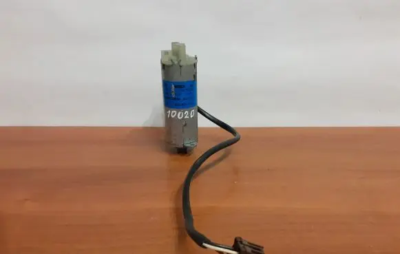 Mercedes-Benz S W220 Seat adjustment motor 10020 0130002568