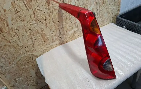 Nissan Note (E11) Rear/tail lights 