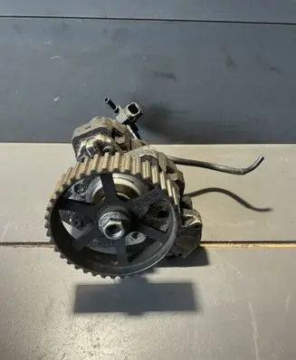 Volvo S40, V40 Fuel injection high pressure pump 8200108225 0445010075