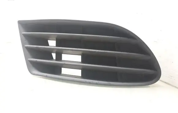 Volkswagen Golf Plus Front bumper lower grill 5M0853665