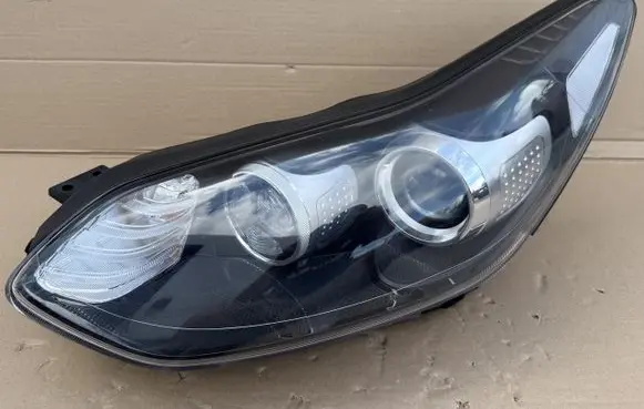KIA Sportage Headlight/headlamp 92101