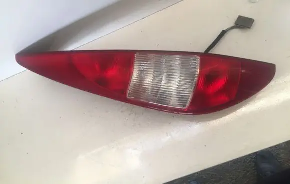 Ford Mondeo Mk III Rear/tail lights 1S7113405C
