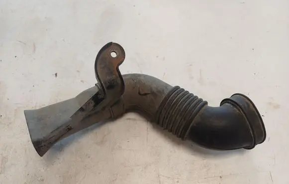Suzuki Swift I Air intake hose/pipe