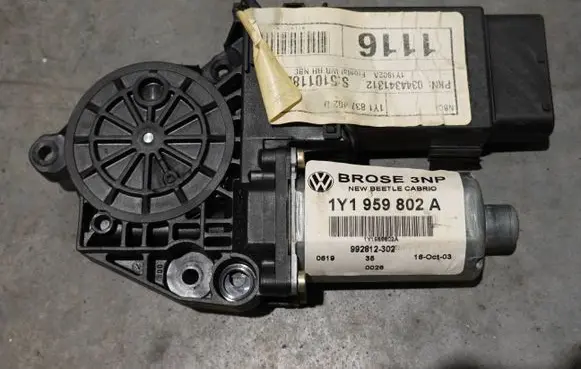 Volkswagen New Beetle Front door window regulator motor 1Y1959802A