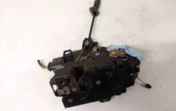 Skoda Octavia Mk2 (1Z) Front door lock 3d1837016