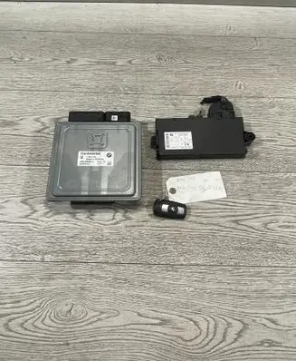 BMW 1 E81 E87 Engine ECU kit and lock set 7595179 DMEMSD812 5WK93727